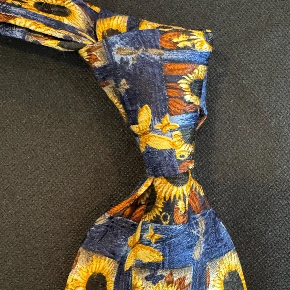 Ermenegildo Zegna 100% Silk Necktie –Sunflower and Butterfly Pattern on Navy 🇮🇹 - Picture 3 of 6